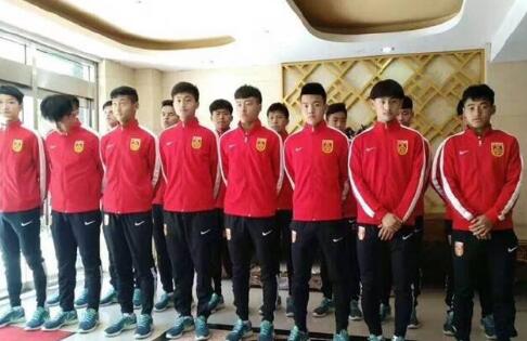 经典升级再现浪漫世界 全新元素引爆观众想象力经典特工道具多功能笔，则变成了既可以捆绑坏人，又可以喷射薰衣草味精华液的工具，让最顽固的坏人言听计从